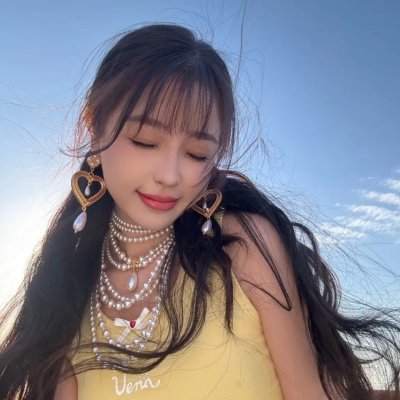 追梦的黎族女娃娃